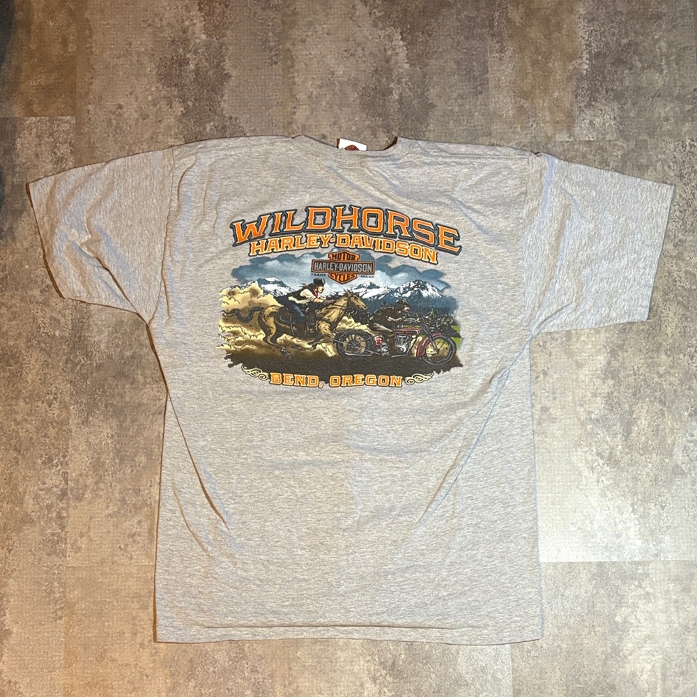 Harley-Davidson Gray Wildhorse Bend Oregon Graphic Tee with Orange Accents